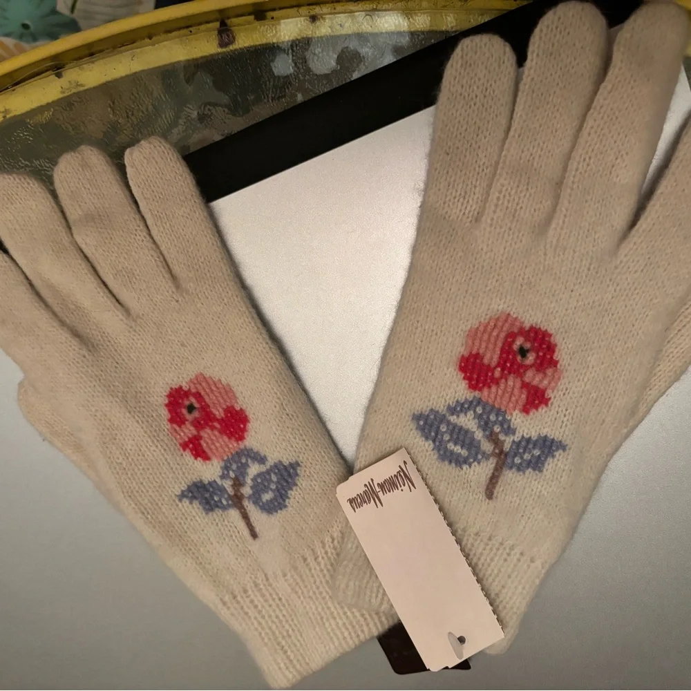 Vintage Angora Blend Flower Design Gloves Neiman  Marcus NWT  Sweet Gloves